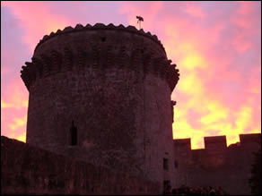 Il Castello Svevo di Oria al tramonto (fonte: sito ufficiale del comune di Oria - comune.oria.br.it