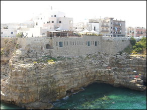 Mari e Monti Bed and breakfast - Le scogliere a picco di Polignano